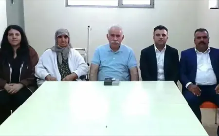 La familia del líder Ocalan viaja a Imrali