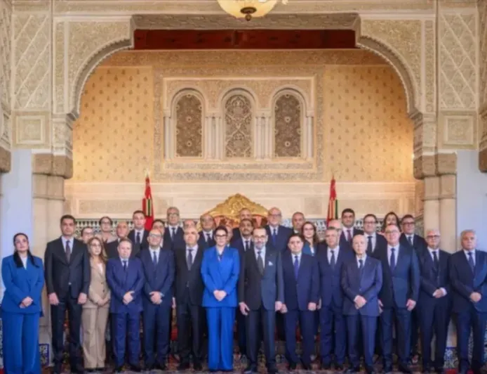 Fatma Zahra Mansouri se convierte en la primera mujer al frente del Gobierno de ...