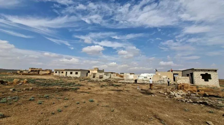 Los habitantes de Hawîş regresan temporalmente a sus hogares y documentan la destrucción en el pueblo