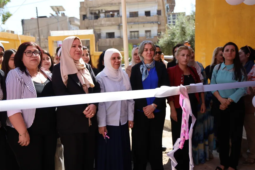 La Comisión Siria de Asuntos de Familia y Población abre su oficina en la Gobernación de Hasakah
