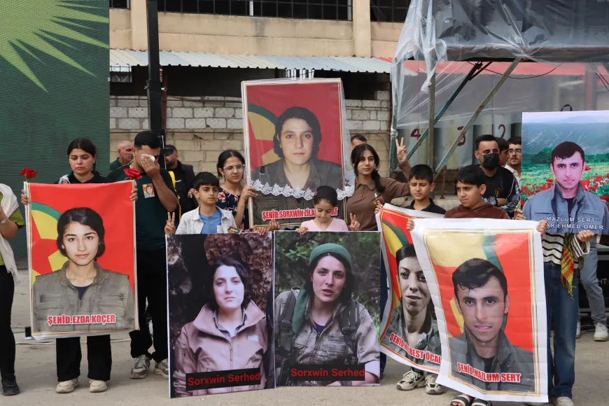 Concluye la ceremonia de condolencias para las familias de 19 guerrilleros
