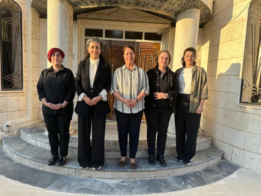 Una delegación de mujeres llega a Rojava
