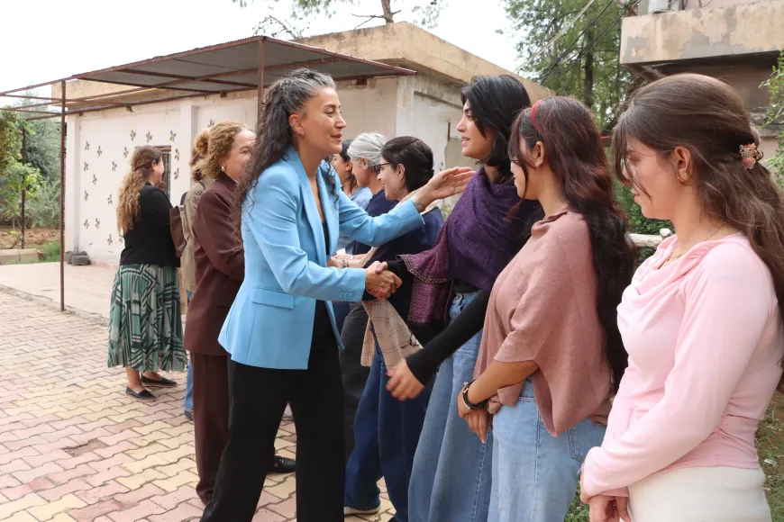 Una delegación de Bakur visita organizaciones e instituciones de mujeres