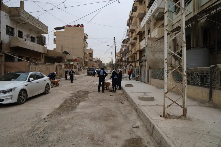 La escasez de combustible y vehículos agrava la acumulación de basura en Hasaka