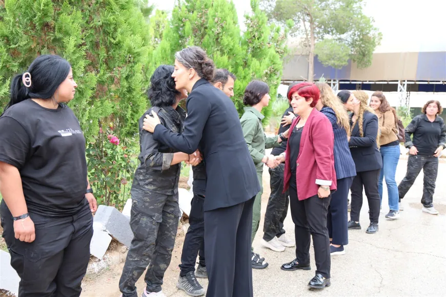 La delegación del Kurdistán de Bakúr visita las instituciones y las YPJ en Hasakah