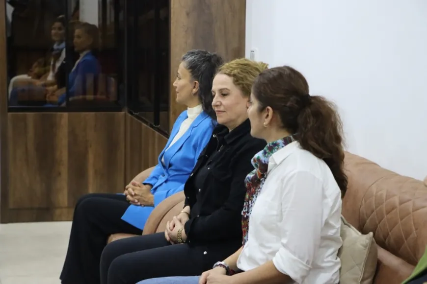 Una delegación del Partido DEM visita el Ayuntamiento de Kobanê