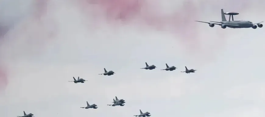 Aviones de combate franceses y británicos realizan un ejercicio conjunto
