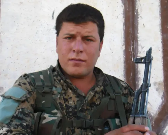 Bi fedakarî destpê dike û fedayî şehîd dibe
