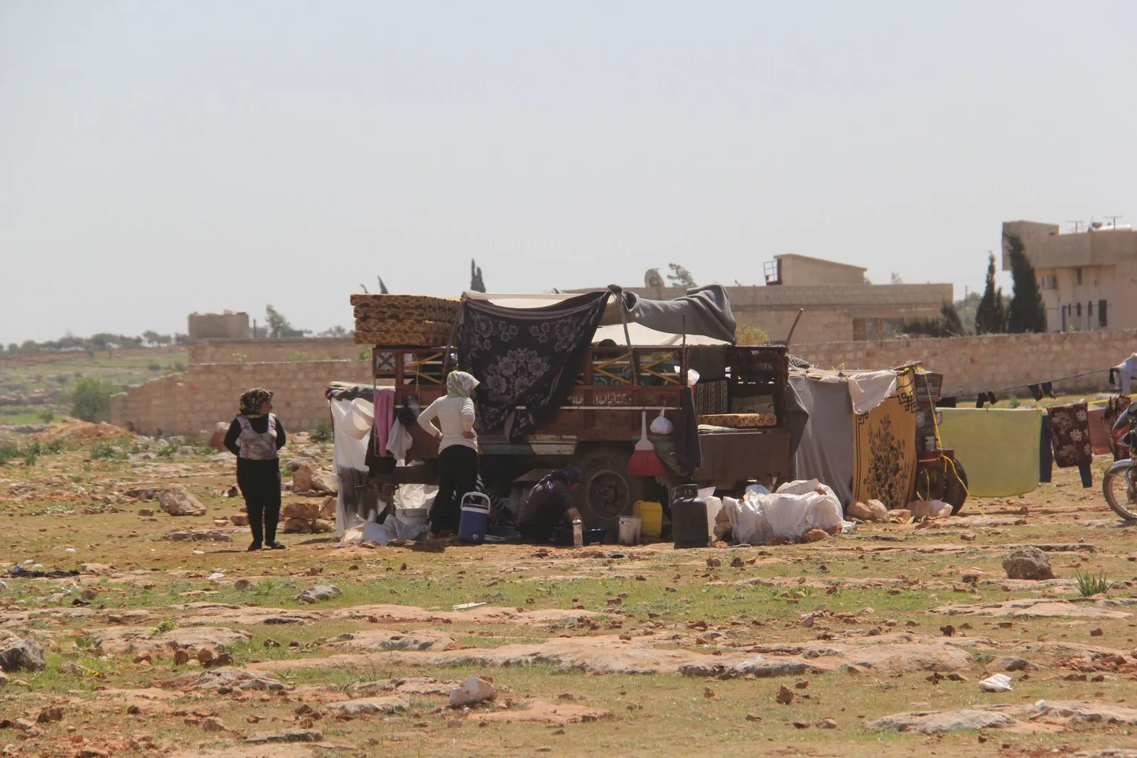 Welatiyên Efrînê li benda vegera malên xwe ne