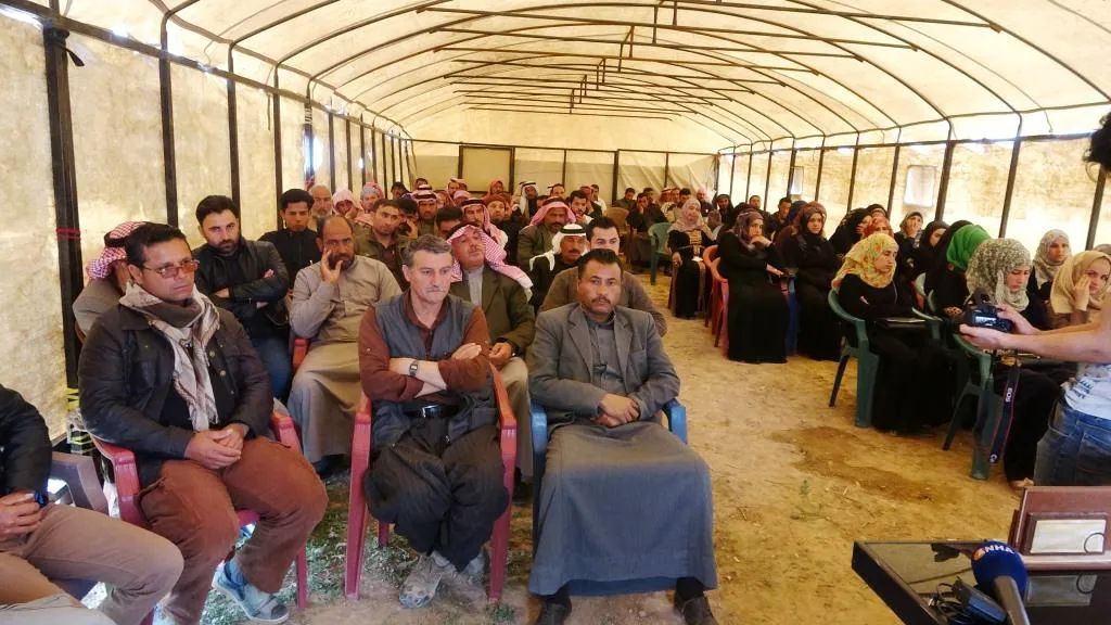 Meclîsa Sivîl a Dêrazorê ji bo gelê Efrînê alîkariyê kom dike