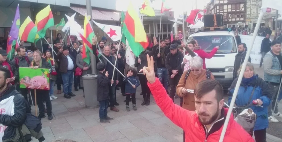 Kurdistanî: ʺKujer Erdoganʺ, ʺPolîsên Elman faşîstan diparêzeʺ