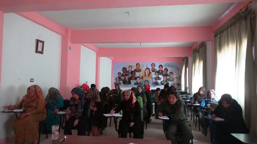 Akademiya Jina Sûrî ya Azad dewreyeke perwerdeyê vekir
