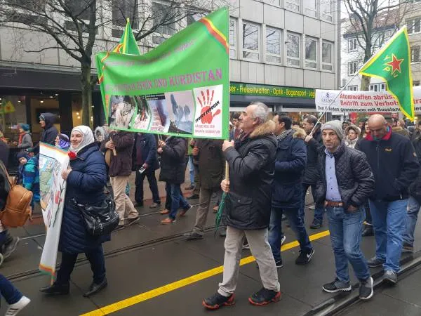 Di meşa Bremenê de peyama piştgiriyê Efrîn hate dayîn