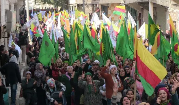 Gelê Helebê bi yek dengî qîr kir: Bijî berxwedana Efrînê