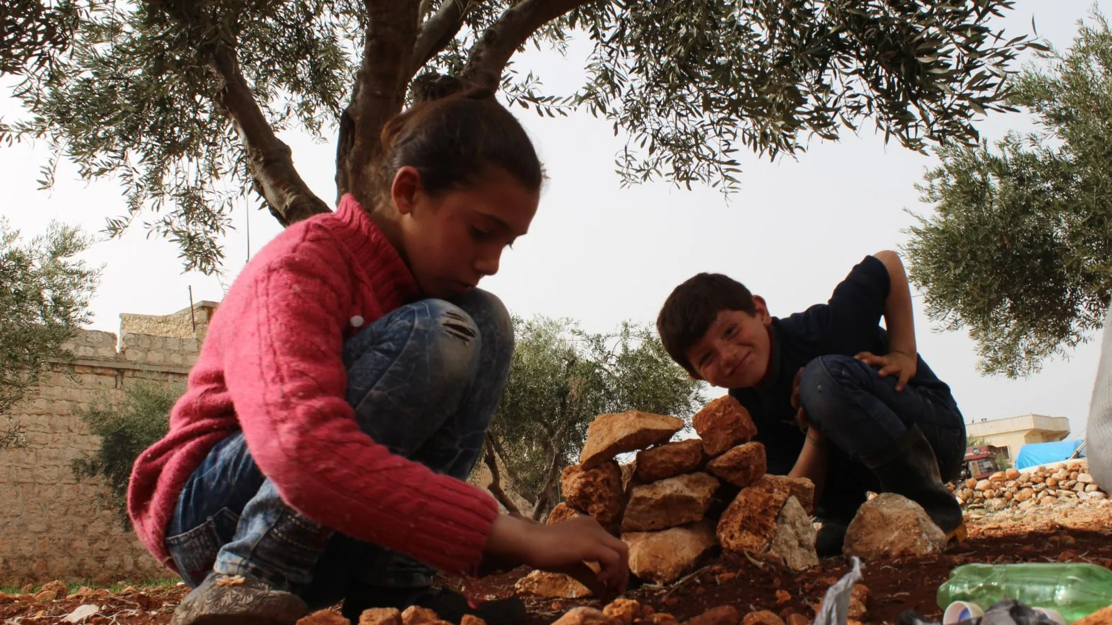 Zarokên Efrînê lîstokên xwe diafirîn in