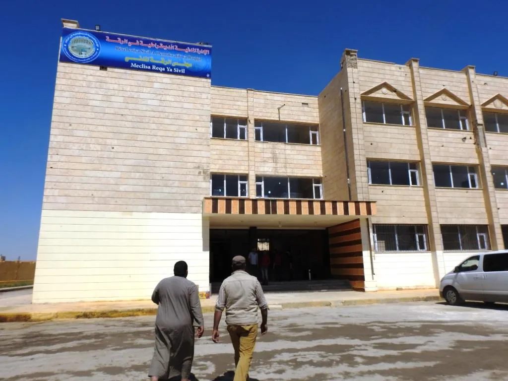 Komîteya Jinûve Avakirinê ya Reqayê piran temîr dike