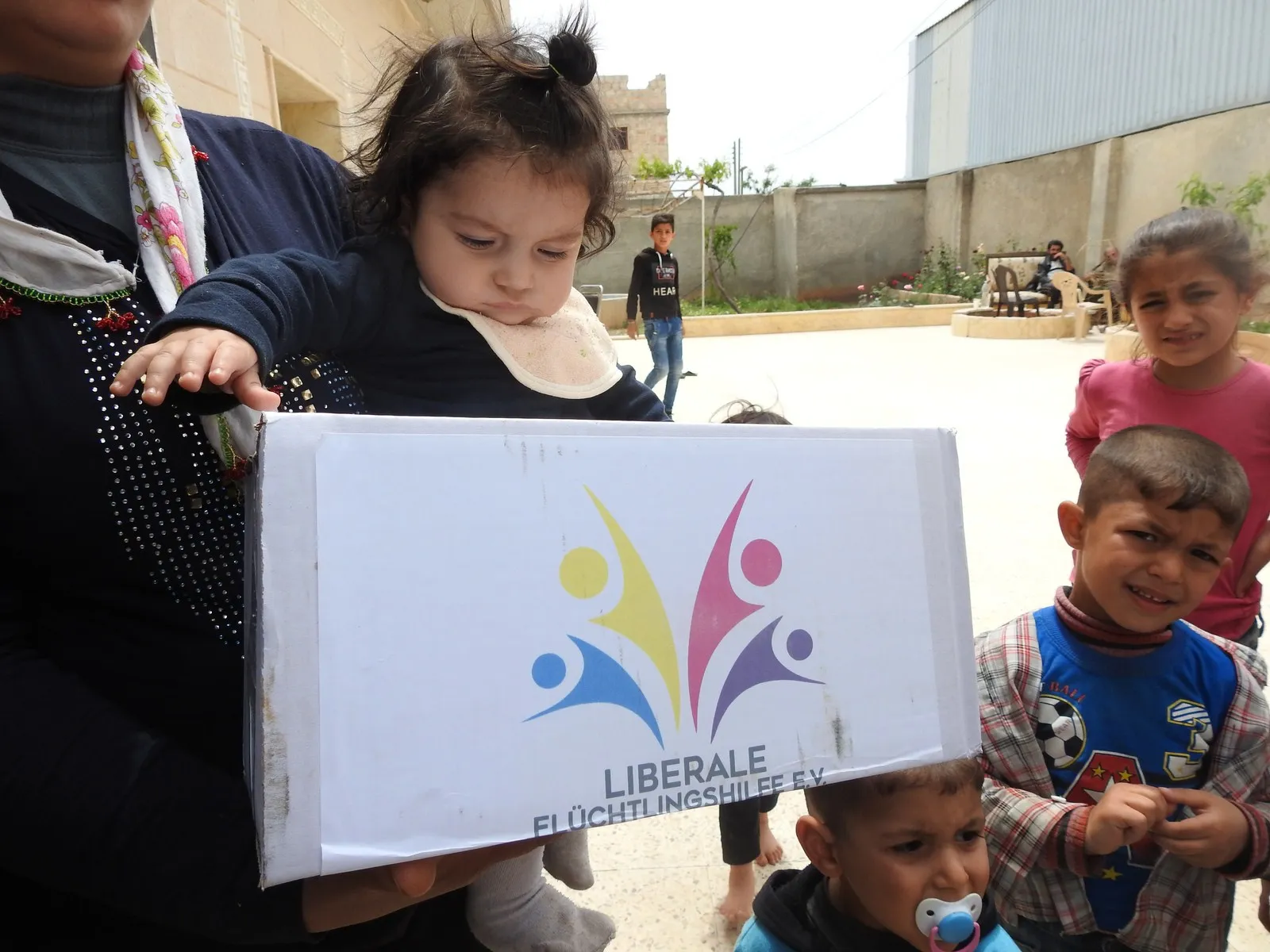 Alîkariya ku Civaka Êzidî ya Elmaniya şandibû li gelê Efrînê hate belavkirin
