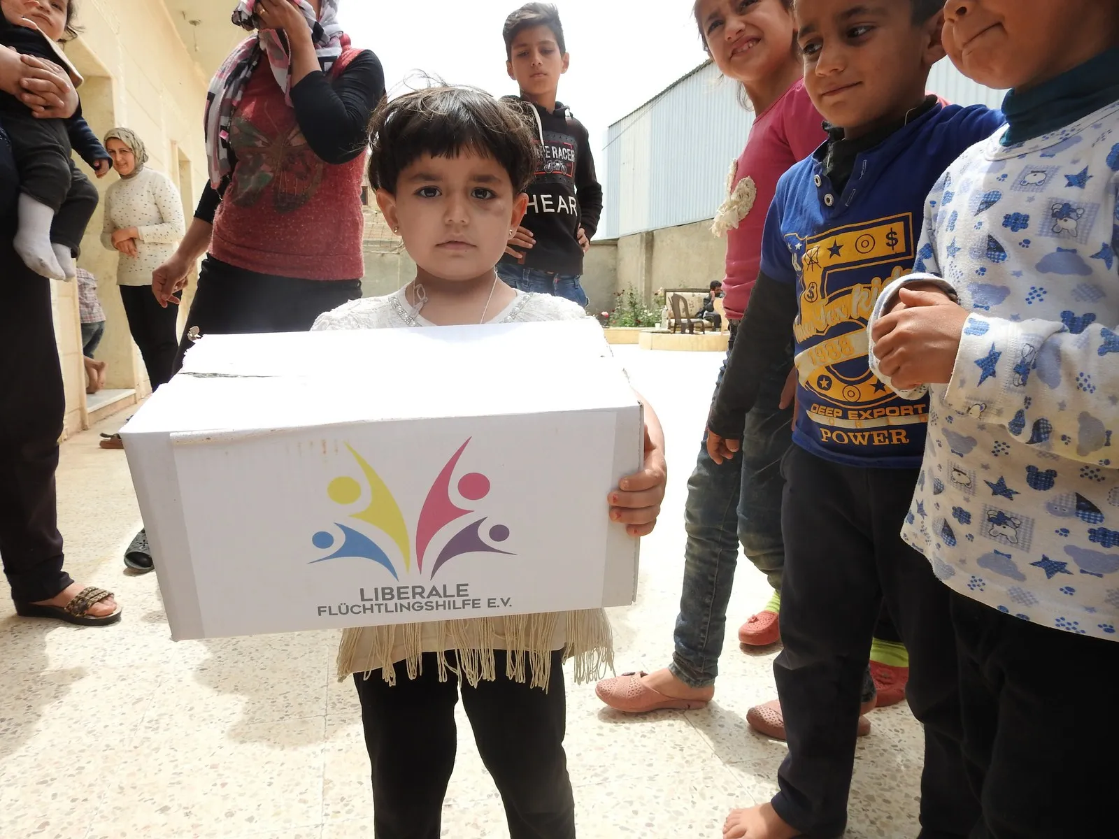 Alîkariya ku Civaka Êzidî ya Elmaniya şandibû li gelê Efrînê hate belavkirin