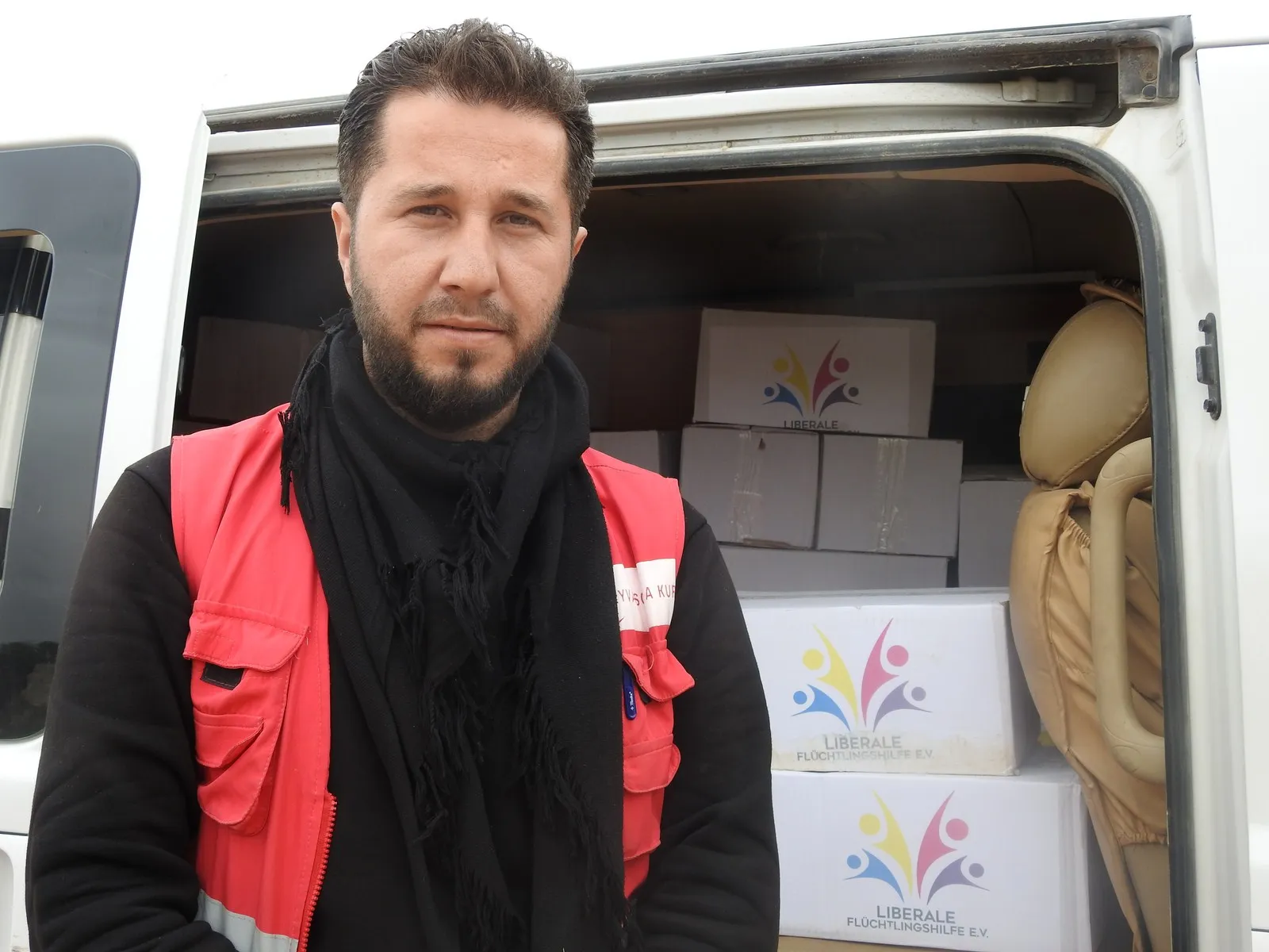 Alîkariya ku Civaka Êzidî ya Elmaniya şandibû li gelê Efrînê hate belavkirin