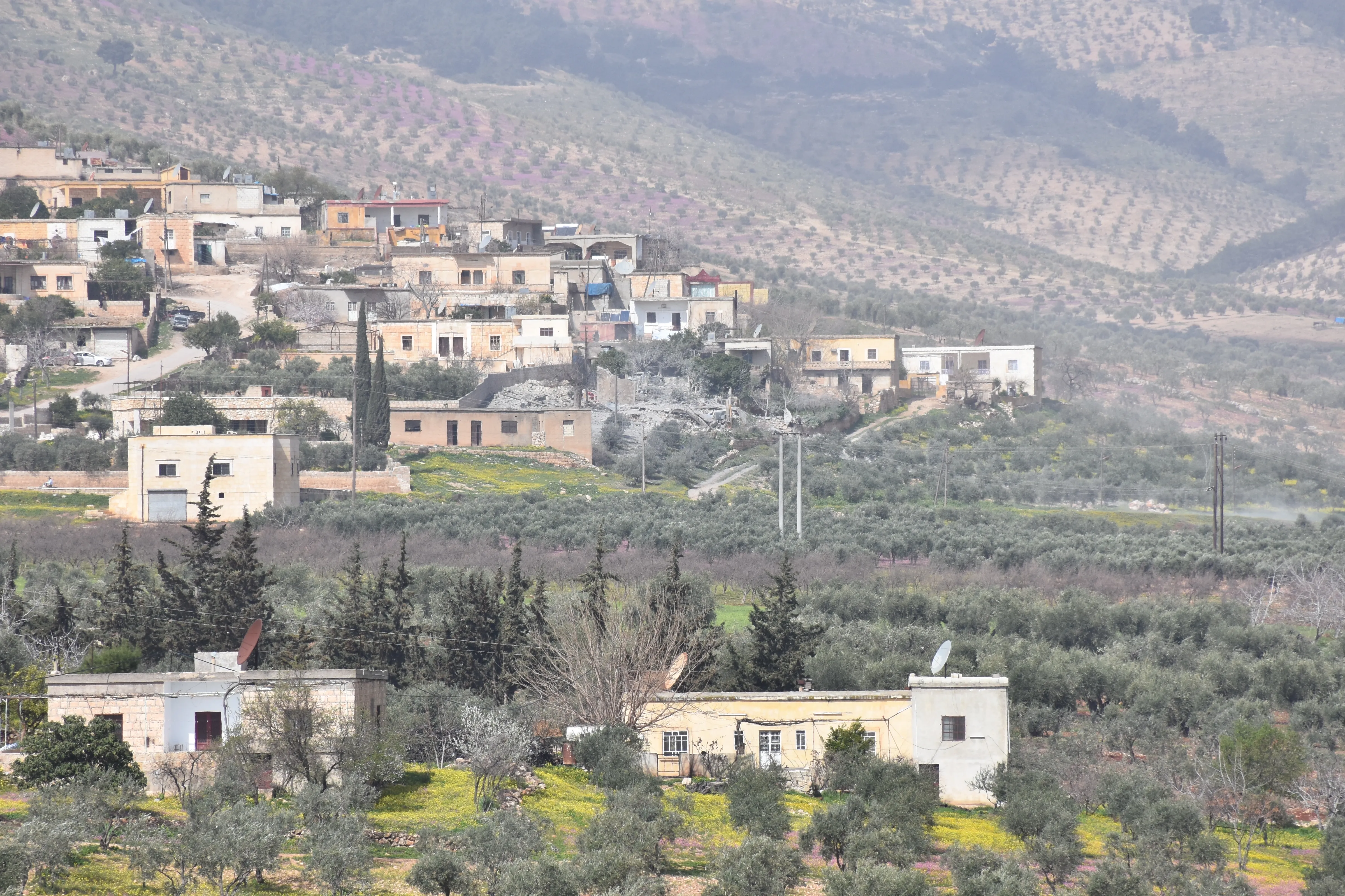 Çeteyên artêşa Tirk kalepîran eşkence dikin û sivîlan direvîn in