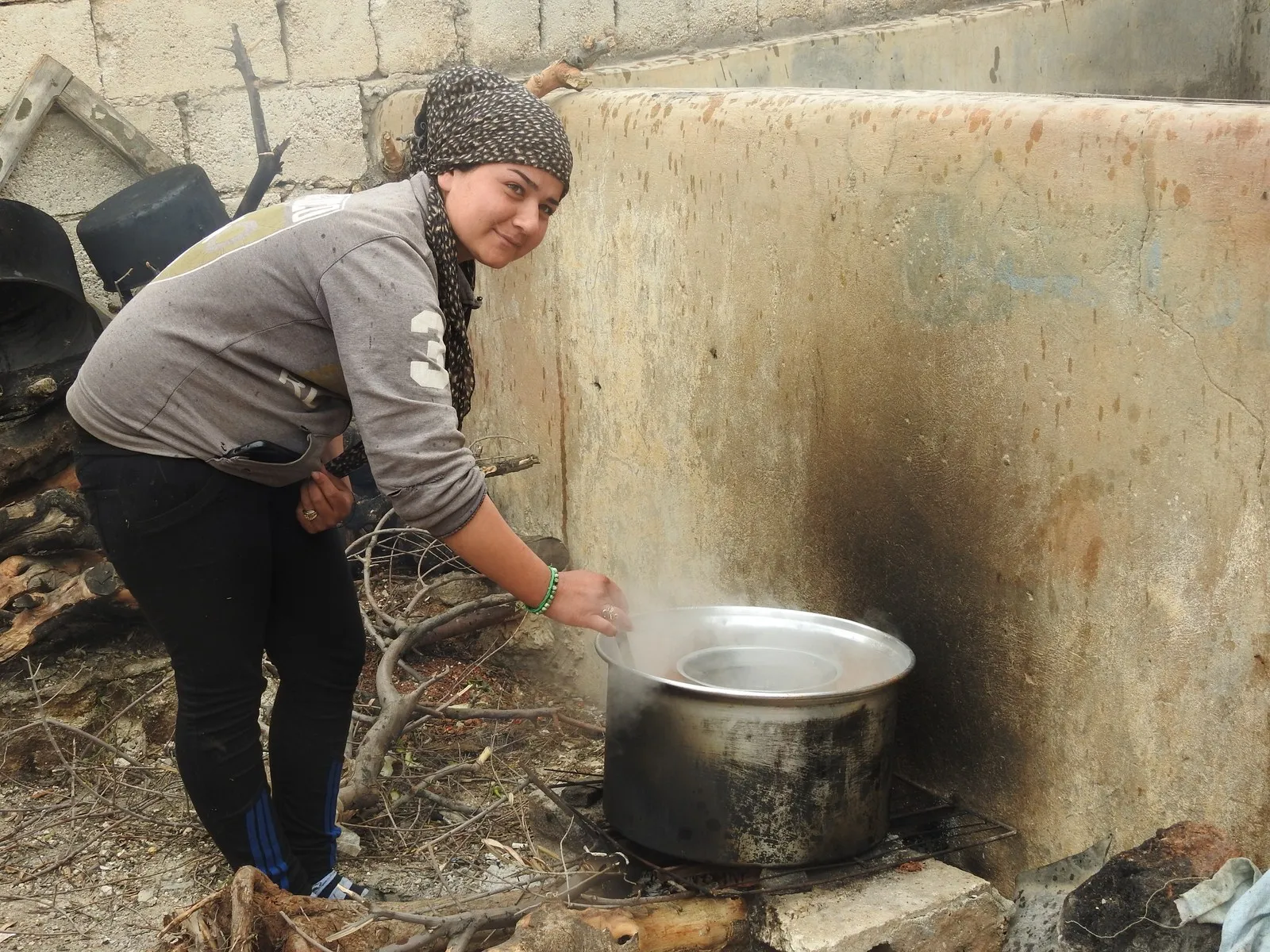 46 welatiyên Efrînê di 4 odeyan de dijîn!