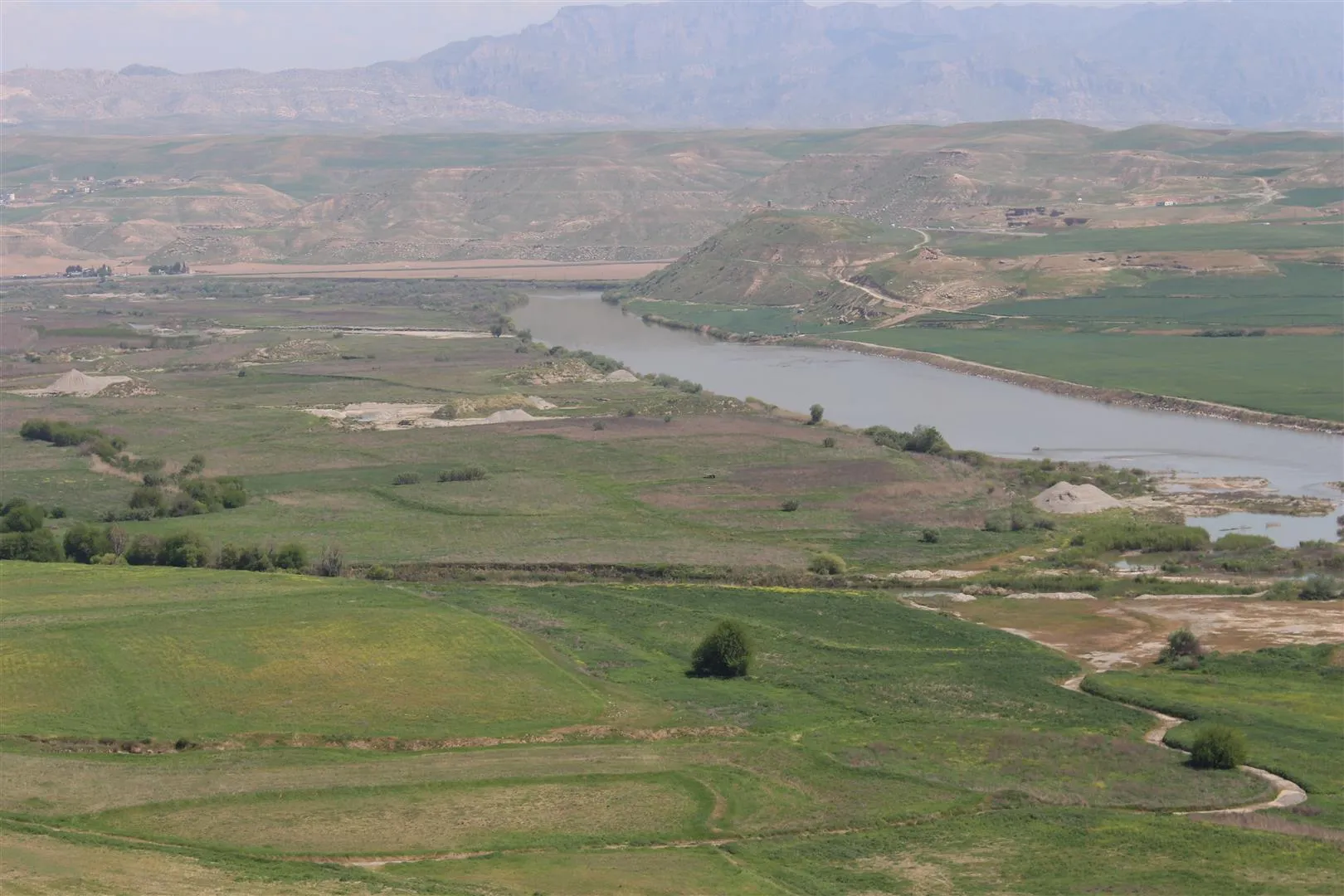 Ev du sal in zeviyên çandiniyê hedefa guleyên dagirkeriyê ne
