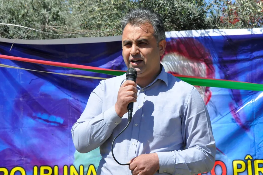 Bi wesîleya rojbûna Ocalan dar hatin çandin