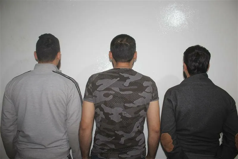 Asayîşê kesên bi navê ewlekarî û leşkerî dizî dikirin, girtin