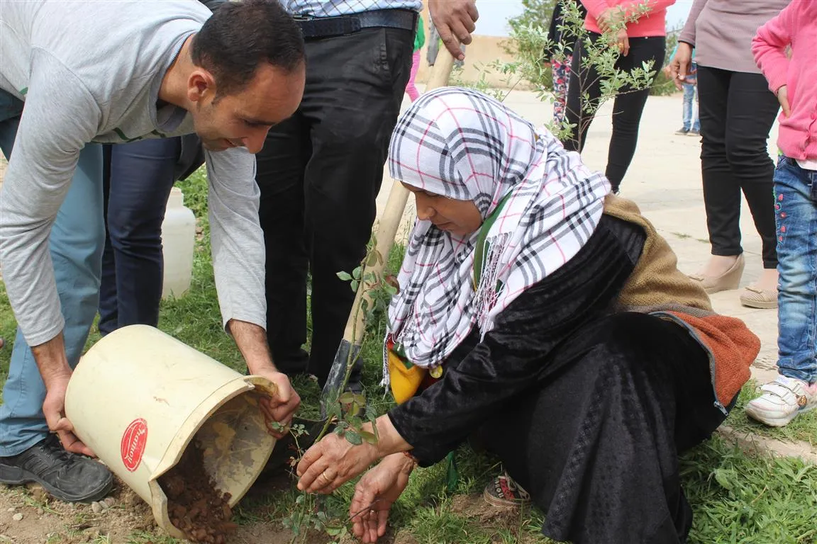 Bi bûneya rojbûna Ocalan dar hatin çandin
