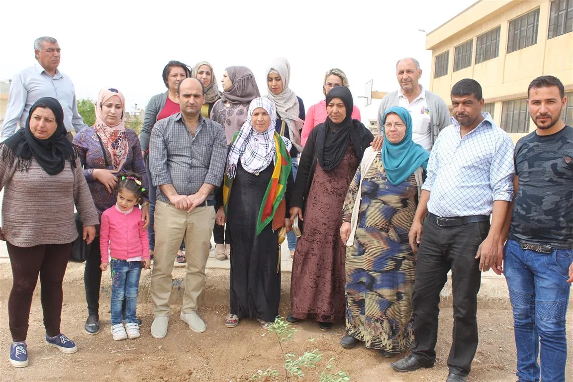 Bi bûneya rojbûna Ocalan dar hatin çandin