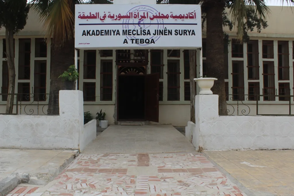 Dewreya Şehîd Rojbîn Ereb destpê kir