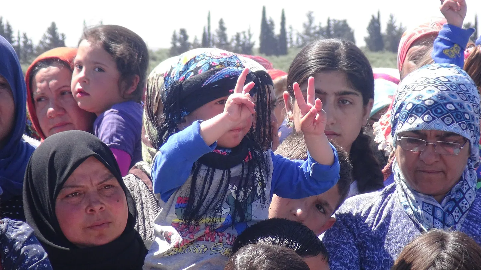 Şêniyên Efrînê rojbûna Ocalan pîroz kirin