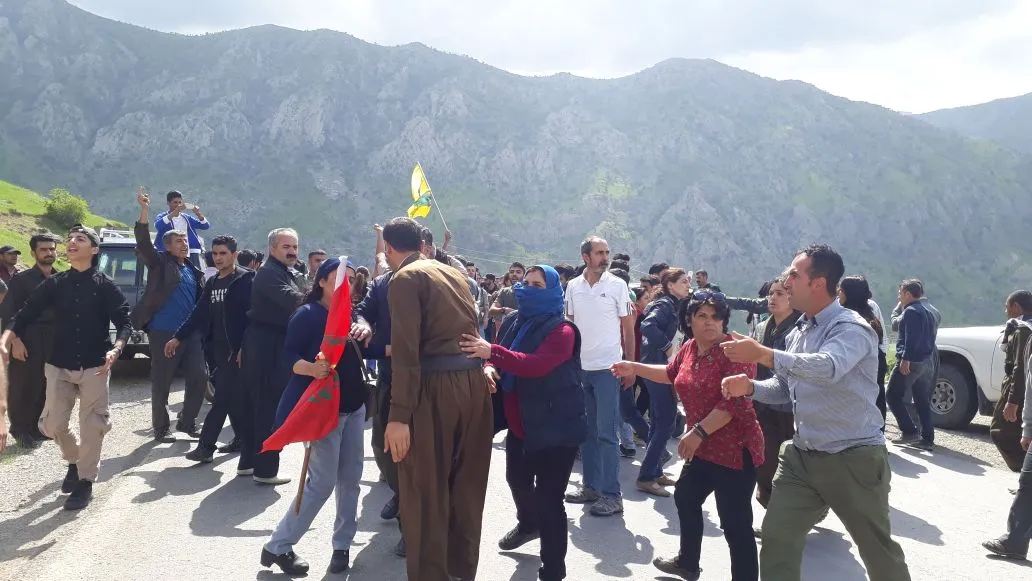 Asayîşa PDK’ê êrîş kir, gel hêrsa xwe nîşan da