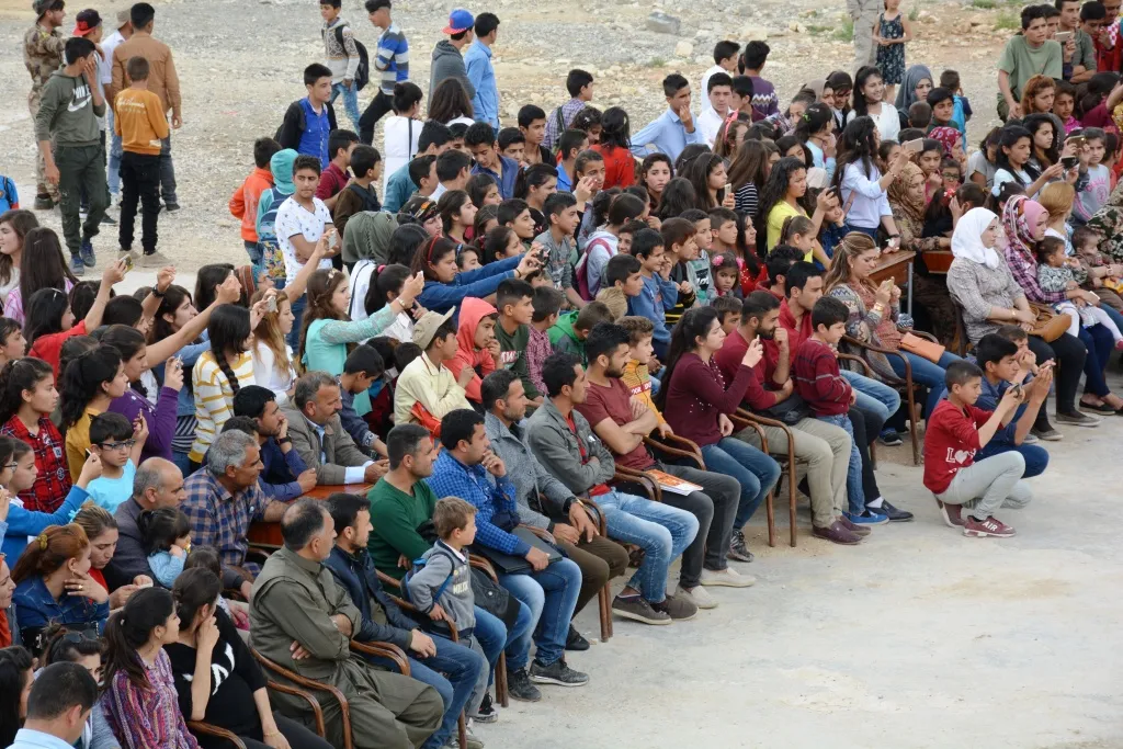 Bi wênexêzên xwe piştgirî dan zarokên Efrînê