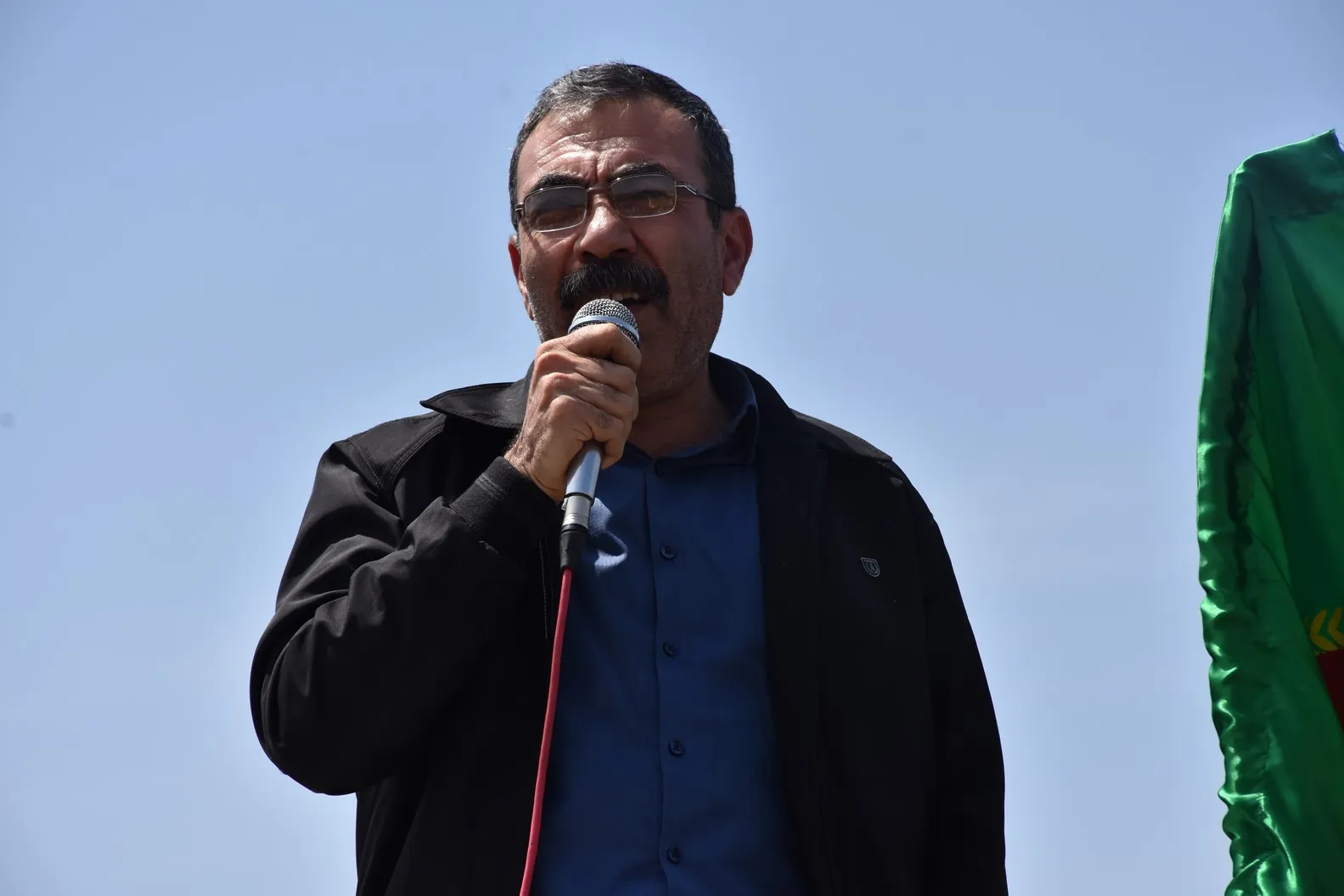 Xwepêşandêran soza berxwedaniyê nû kirin