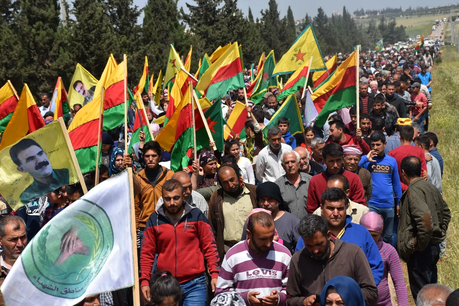 Xwepêşandêran soza berxwedaniyê nû kirin