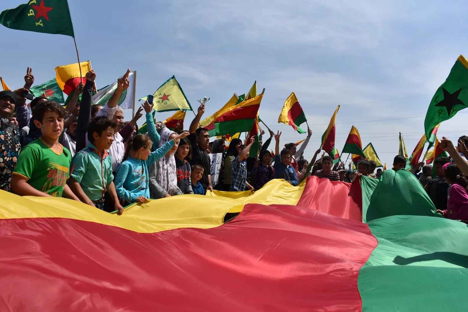 Xwepêşandêran soza berxwedaniyê nû kirin