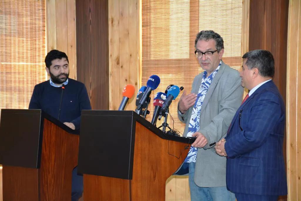Şandeya Birîtanya: Tiştê me li Rojava dît em ê bighînin perlemantoya welatê xwe