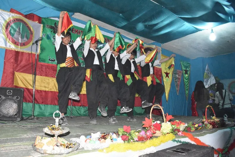 Êzidiyên Helebê Çarşema Sor pîroz kirin