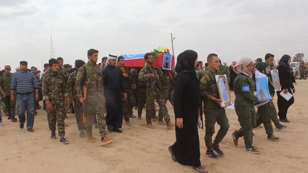 Gelê Tebqayê cenazeyê şehîd Fewaz oxir kirin