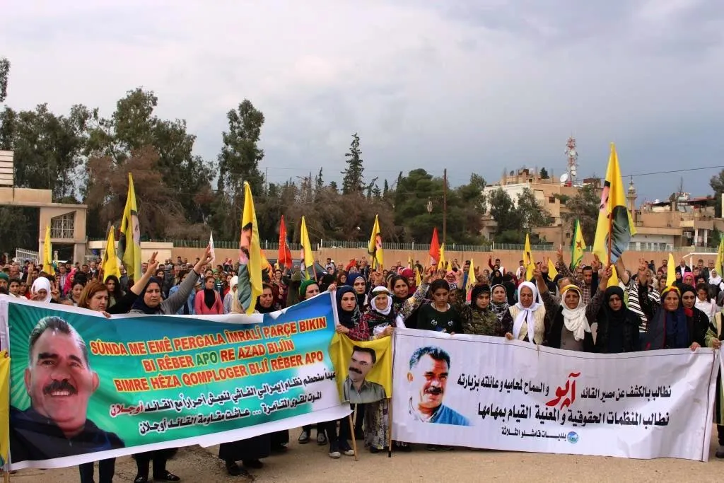 Şêniyên Qamişlo ji bo Berxwedana Serdemê û Ocalan meşiyan