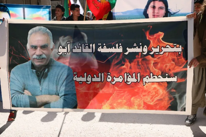 ʹBi azadiya Ocalan hemû komplo bin dikevinʹ