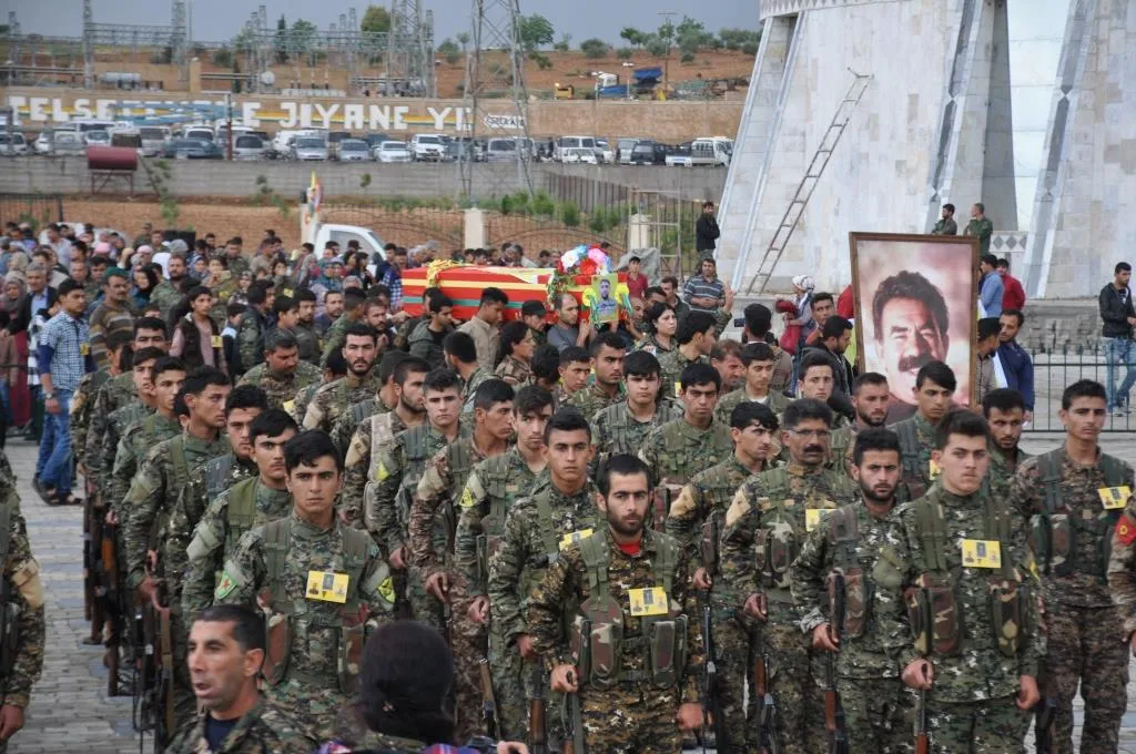 Gelê Kobanê cenazeyê şehîd Ehmed Reqa oxir kirin