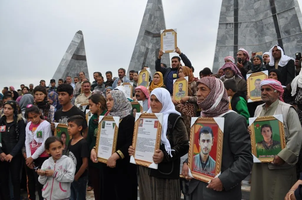 Gelê Kobanê cenazeyê şehîd Ehmed Reqa oxir kirin