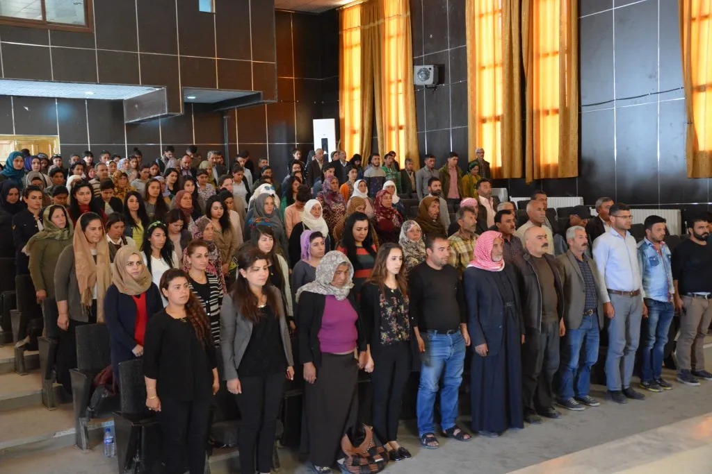 Ji bo rojbûna Ocalan dar hatin çandin