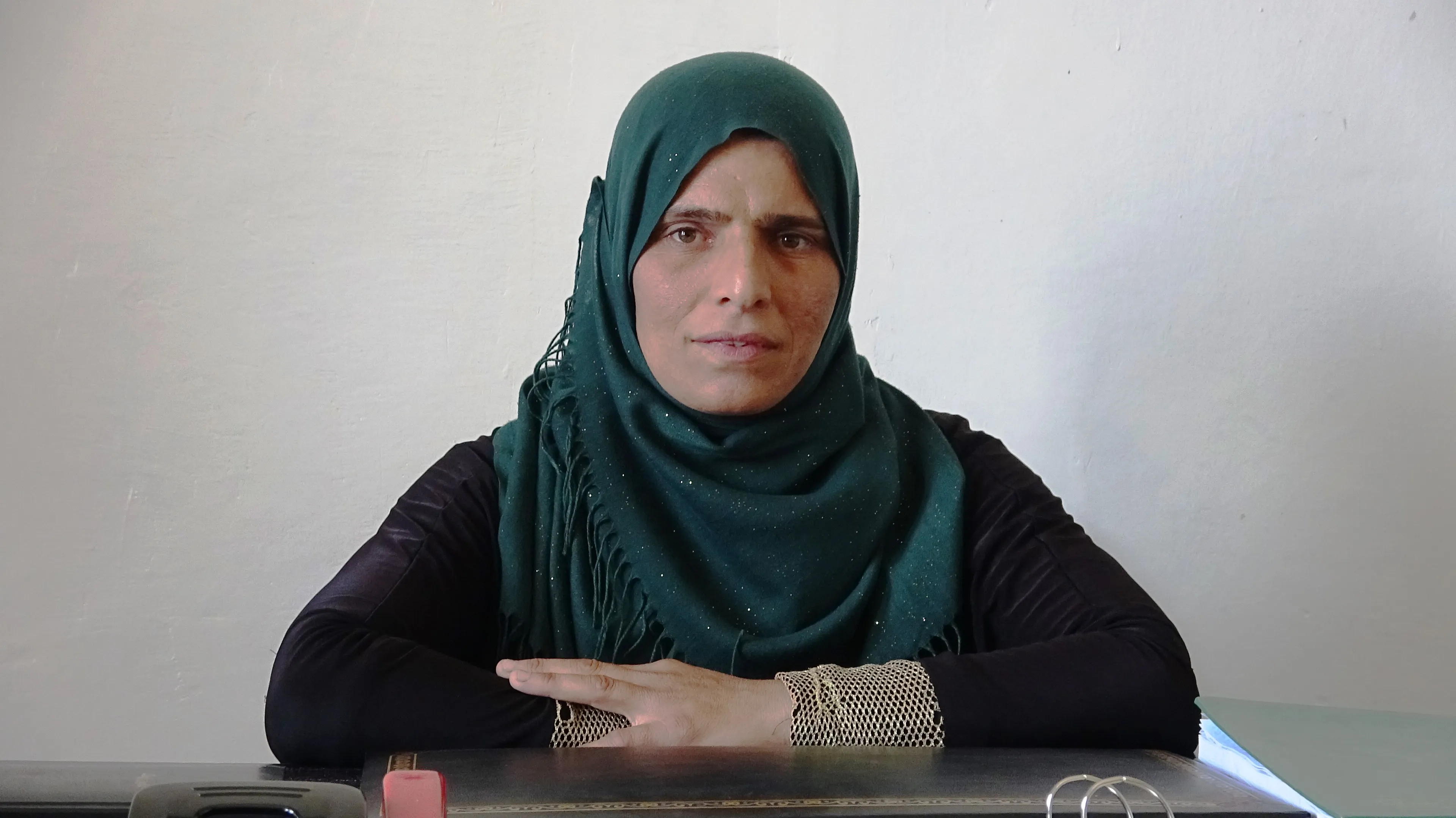 Jina rola xwe zindî dike û pirsgirêkên xwe çareser dike