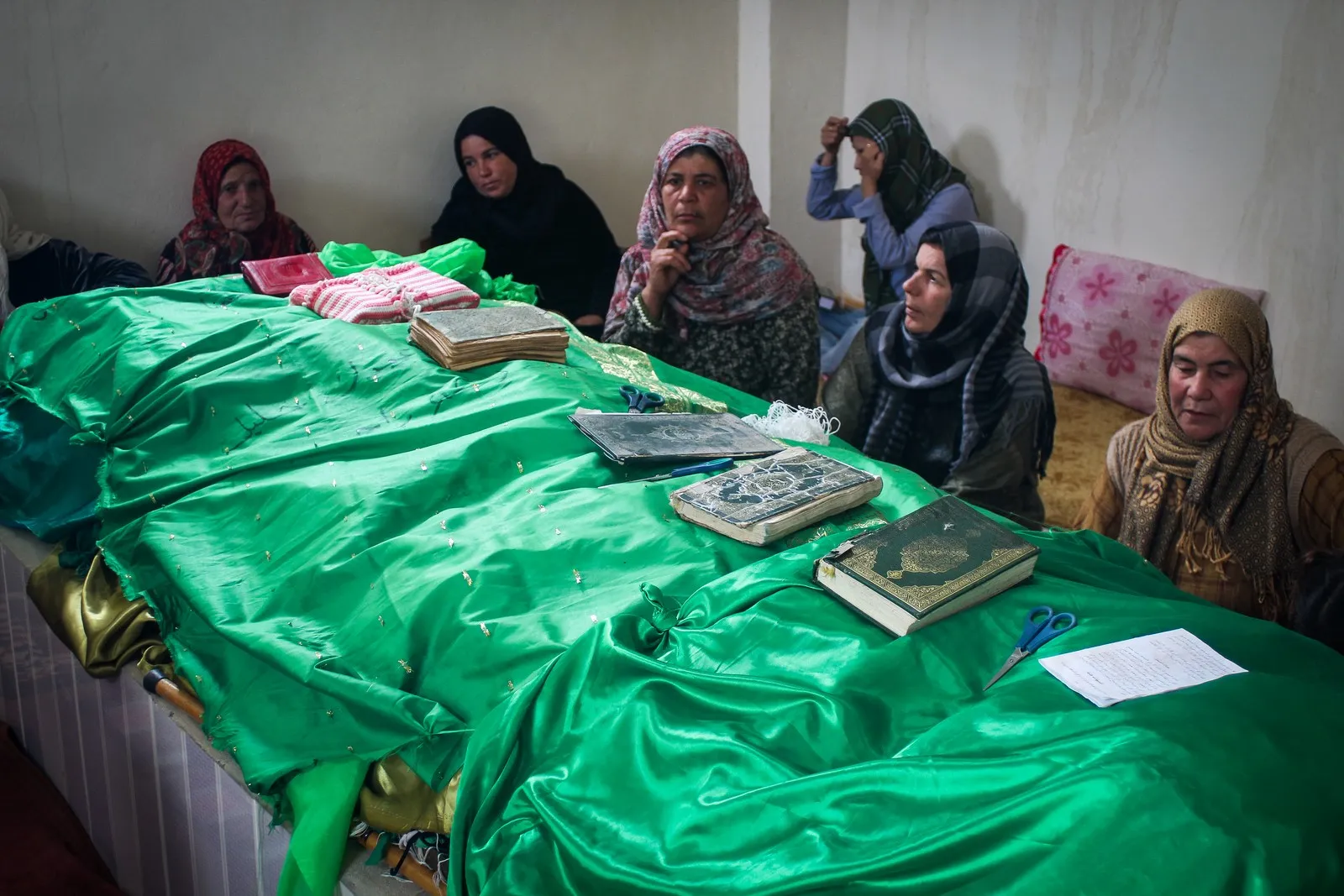 Şêniyên Kobanê ji bo hêviyên xwe serî li mezaran didin