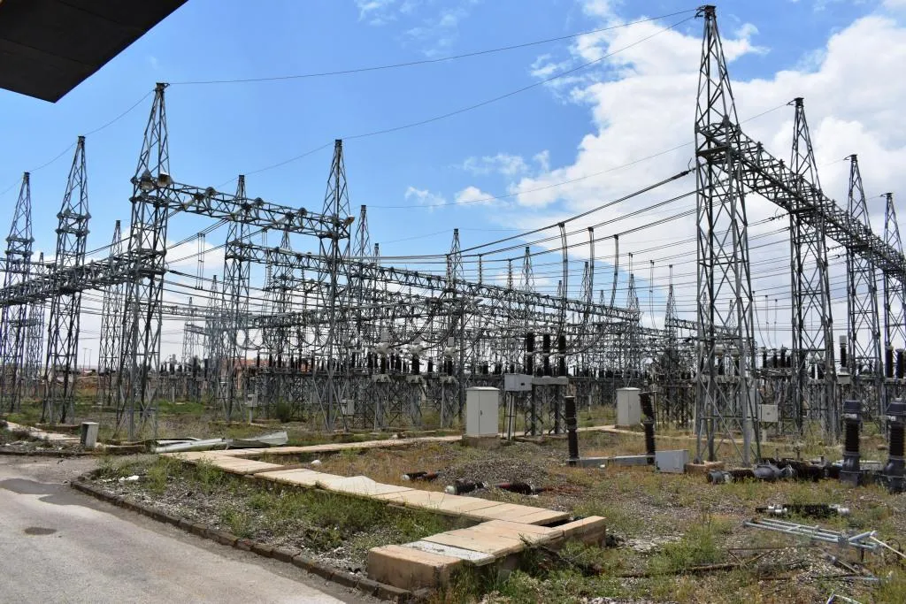 Ji ber kêm derfetan hin taxên Reqayê bê elektrîk mane