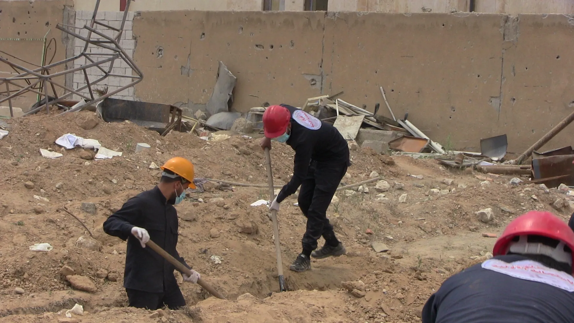 Li Reqayê cenaze ji gorên komî têne derxistin