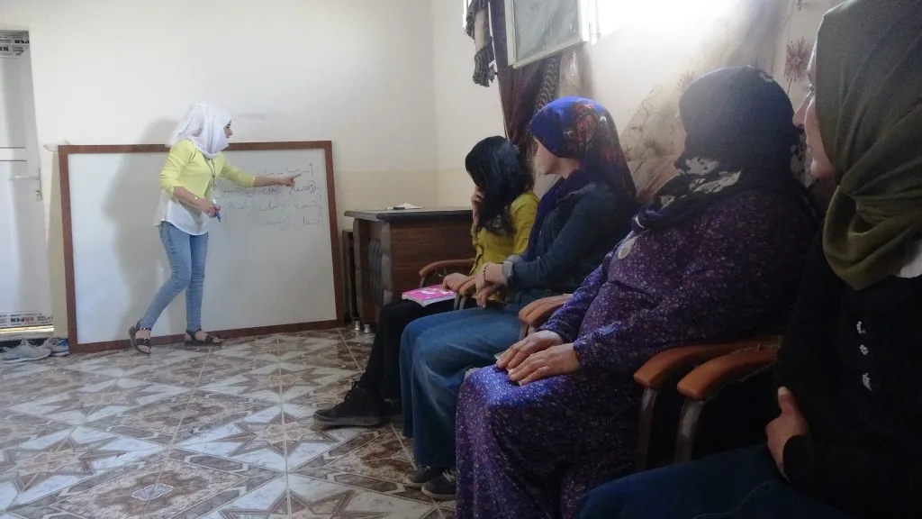 Jinên Eyn Îsa di nava komînan de xwe bi rêxistin dikin 